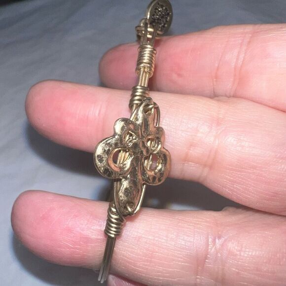 Gold Tone JM Collection Wire  Fleur-de-lis Hook and Loop Bangle Bracelet - Picture 5 of 6